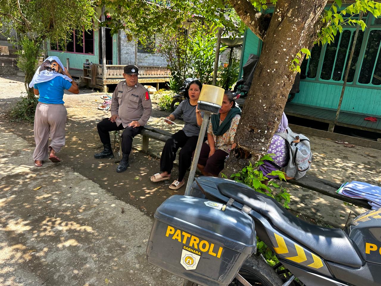 Sambang Warga, Polsek Teweh Timur Pererat Silaturahmi dan Sampaikan Pesan Kamtibmas