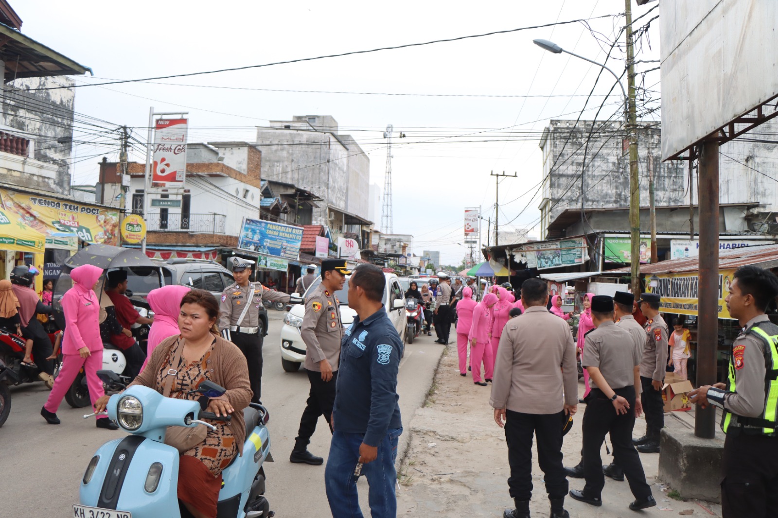 Satlantas Polres Katingan Amankan Kegiatan Pembagian Takjil di Simpang Hampalit
