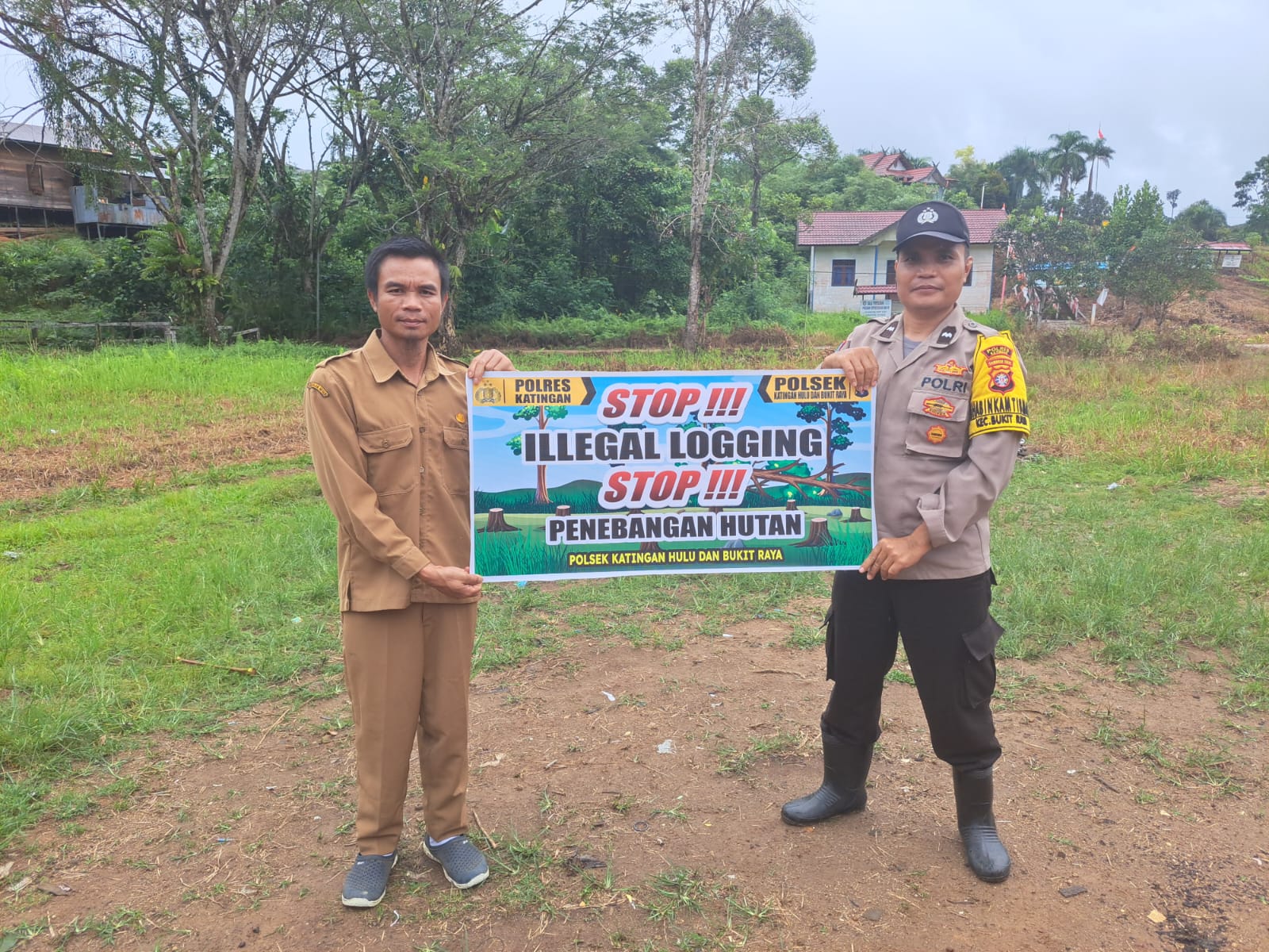 Upaya Pencegahan Penebangan Hutan secara Liar (Ilegal Logging), Bhabinkamtibmas sosialisasi kepada masyarakat.