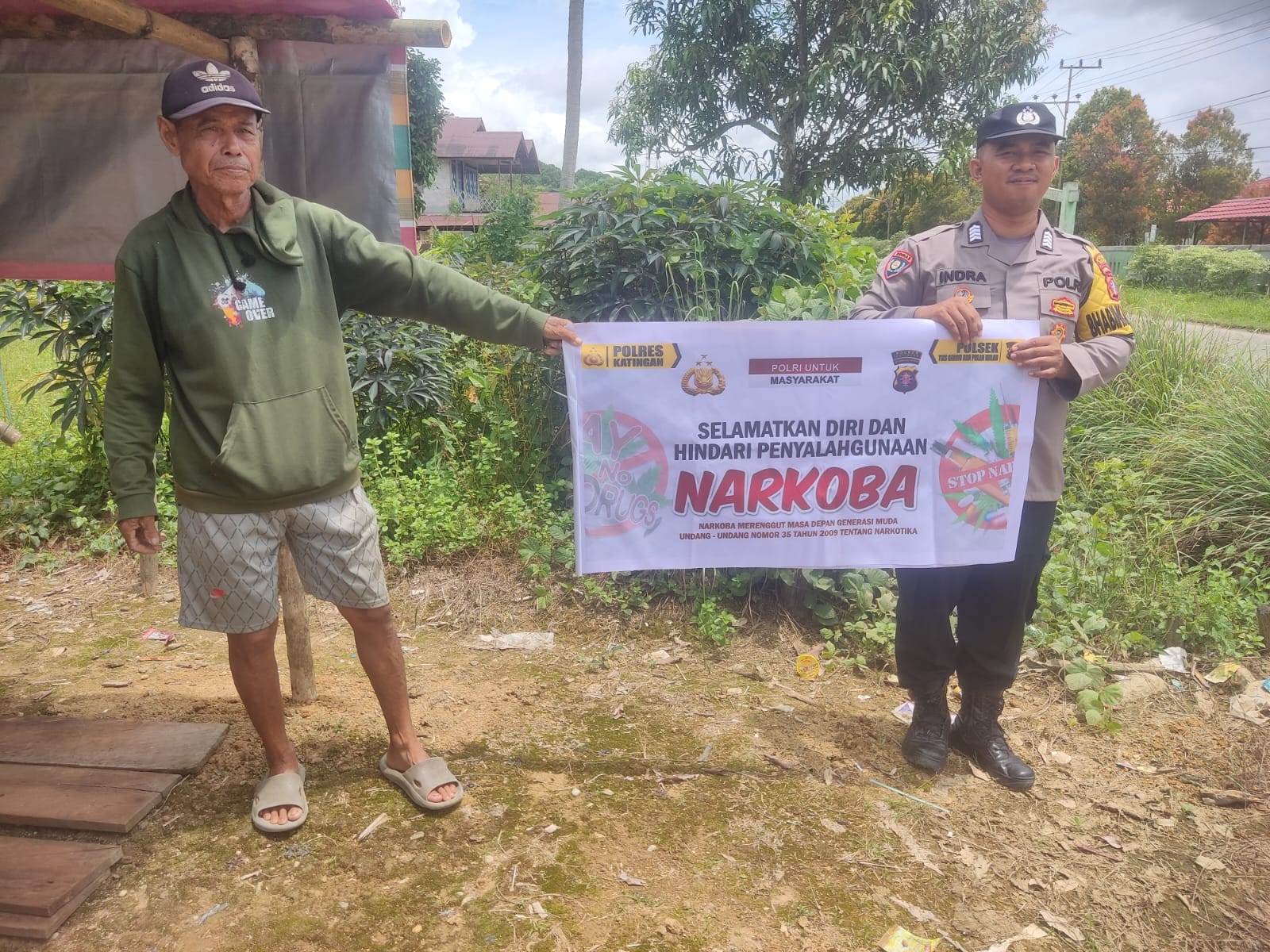 ‎Melalui Imbauan dan media spanduk, Polsek Tewang Sangalang Garing dan Pulau Malan Imbau Warga Tidak Terjerumus  Penyalahgunaan Narkoba.