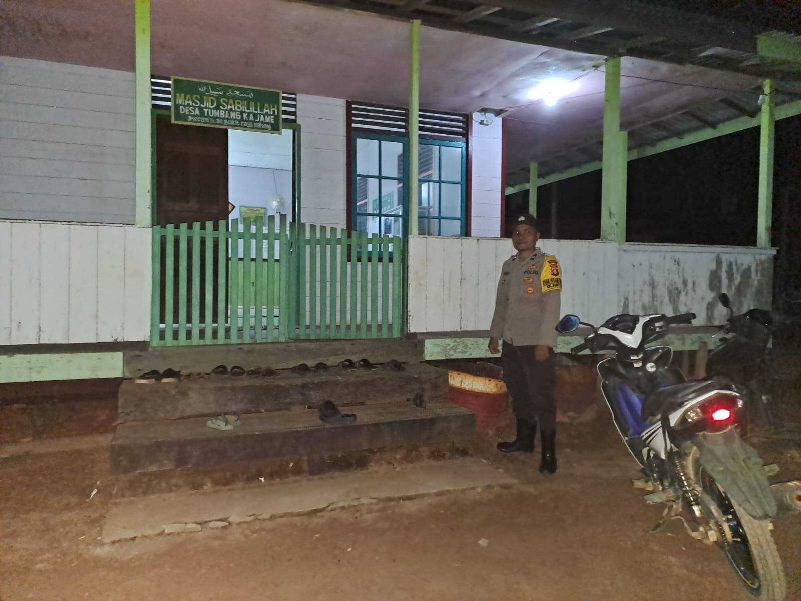 Dalam Rangka Mendukung Program Pemerintah, Bhabinkamtibmas Desa Kampung Melayu Polsek Mendawai Cek Lokasi Pemanfaatan Lahan Pekarangan Warga