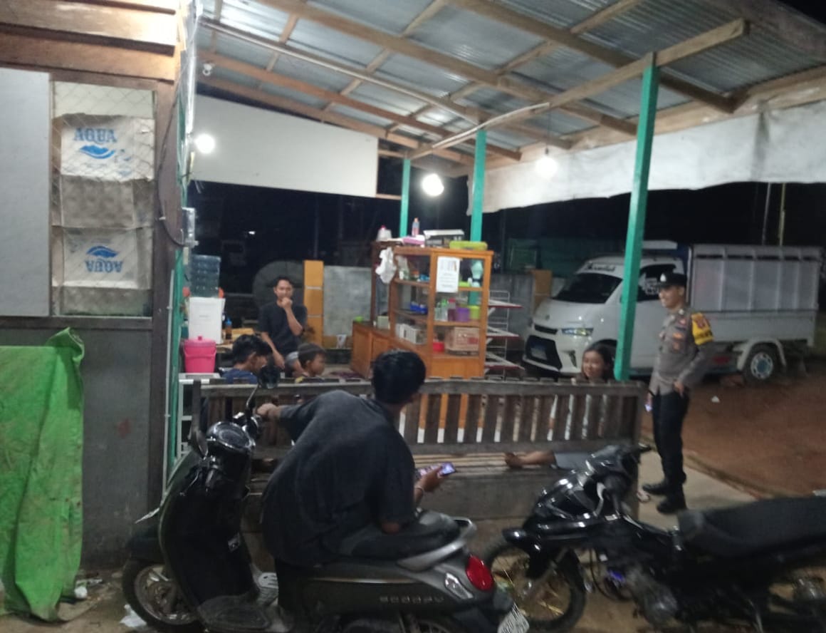 Piket Polsek Delang Sambangi Pedagang, Jalin Kedekatan dengan Masyarakat