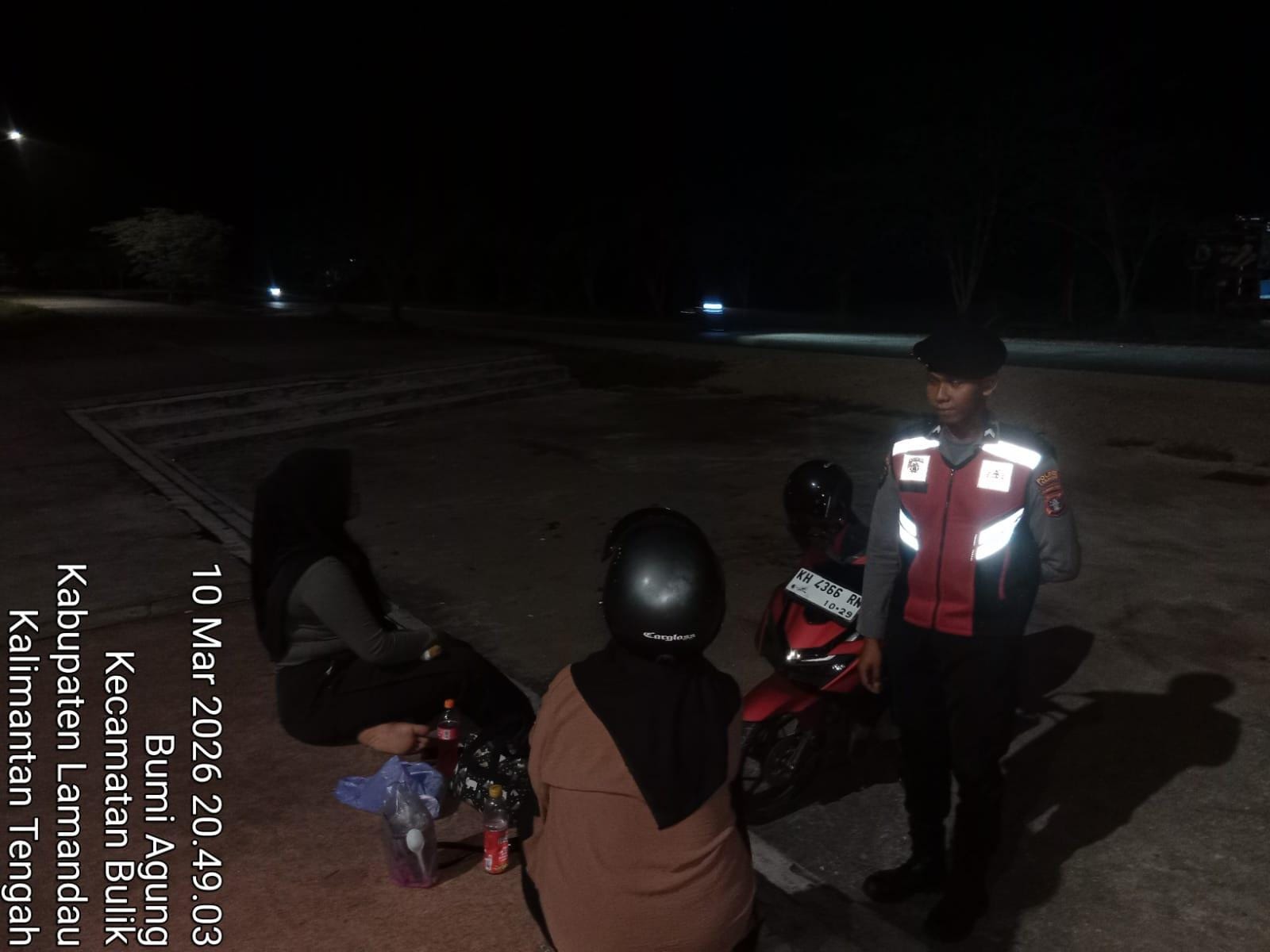 Piket Sat Samapta Polres Lamandau Patroli Malam dan Sambangi Remaja yang Nongkrong untuk Cegah Gangguan Kamtibmas