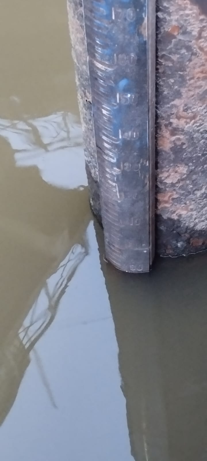 Piket Polsek Bulik Cek debit air di Kelurahan Nanga Bulik