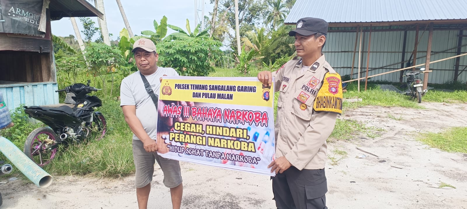 ‎Melalui Media Spanduk, Polsek Tewang Sangalang Garing dan Pulau Malan Imbau Warga Tidak Terjerumus  Penyalahgunaan Narkoba.