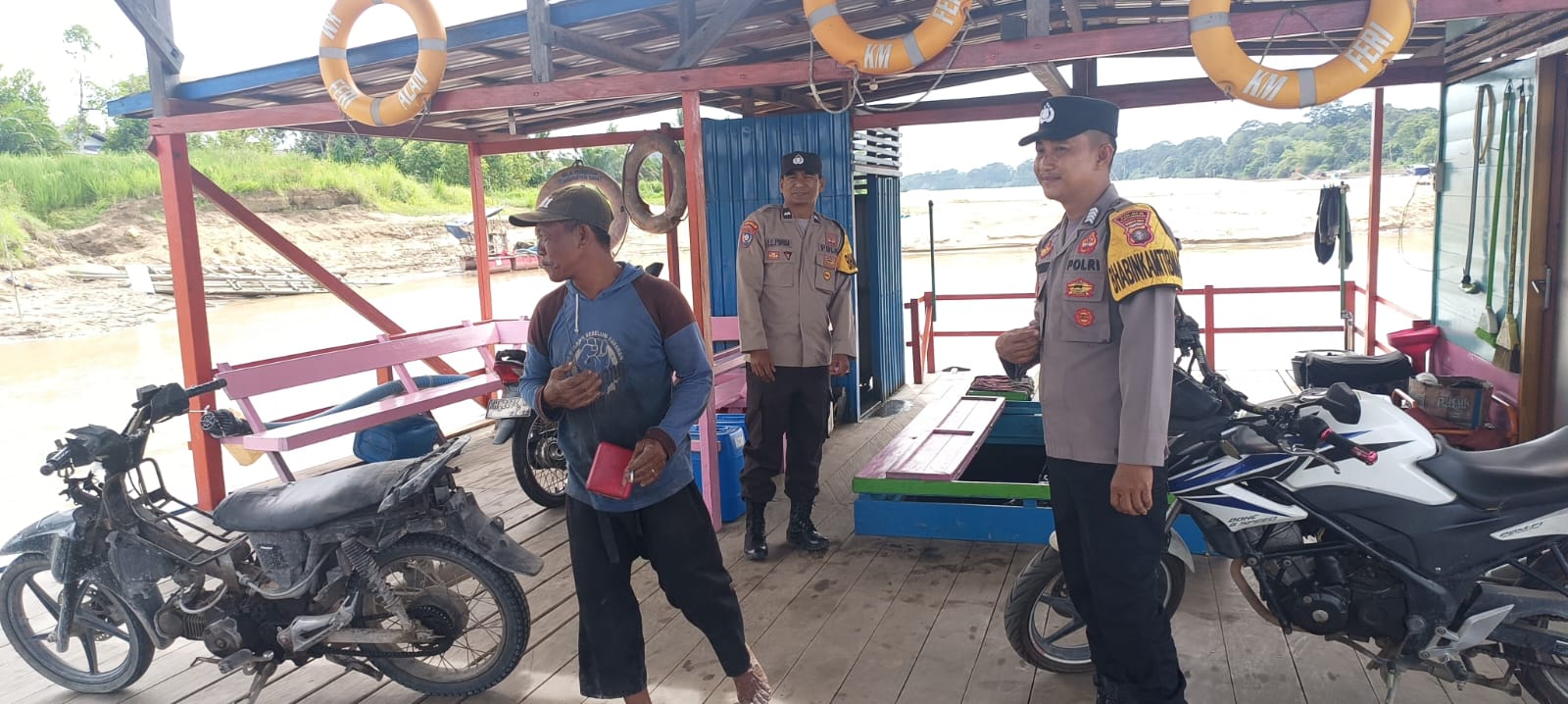 Dengan Patroli Dialogis, Polsek Tewang Sangalang Garing dan Pulau Malan Berikan Rasa Aman Kepada Masyarakat