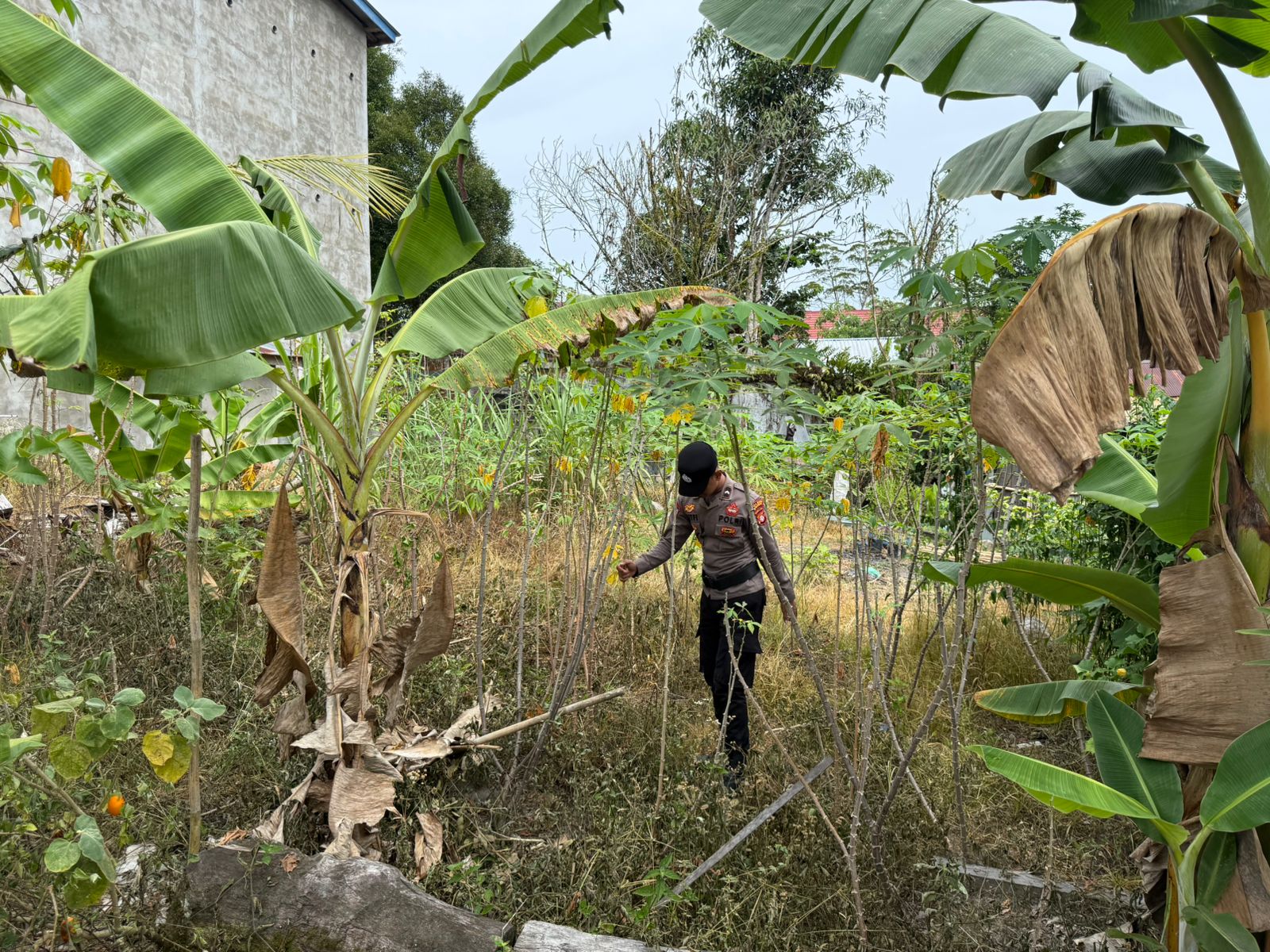 Melalui Kebersamaan, Bhabinkamtibmas dan Warga Dorong Ketahanan Pangan Program Asta Cita