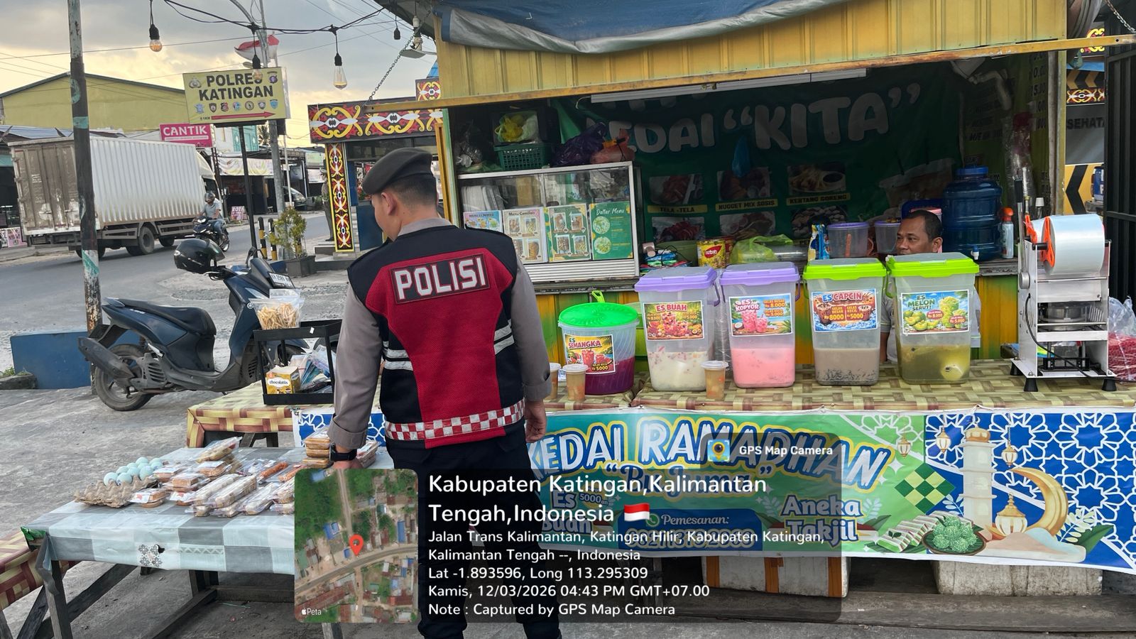 Personel Samapta Polres Katingan Intensifkan Patroli Pasar Ramadhan.