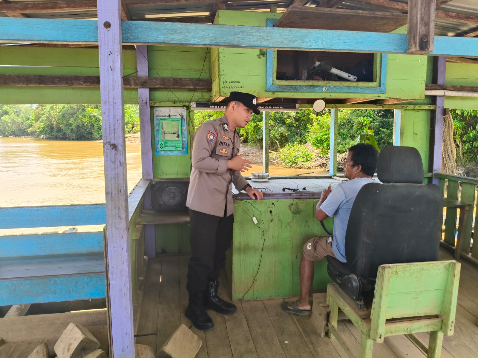 BHABINKAMTIBMAS SAMPAIKAN IMBAUAN KESELAMATAN FERY PENYEBERANGAN JELANG IDUL FITRI