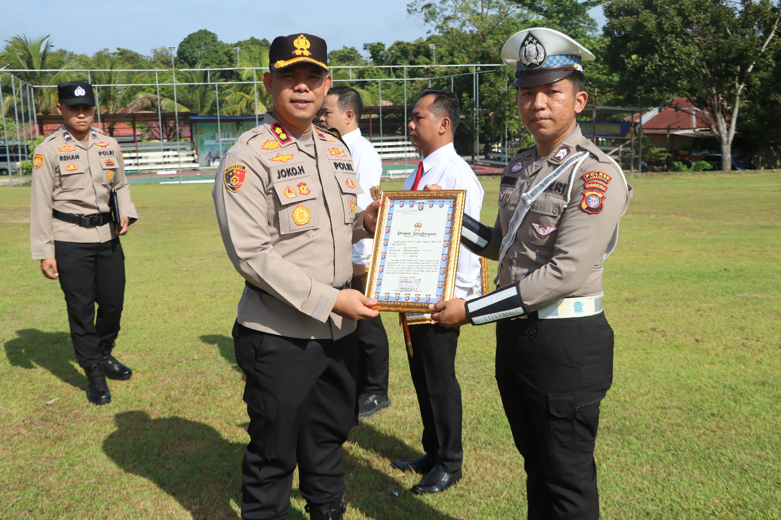 Polres Lamandau Laksanakan Upacara Kesadaran Nasional dan Berikan Penghargaan kepada Personel