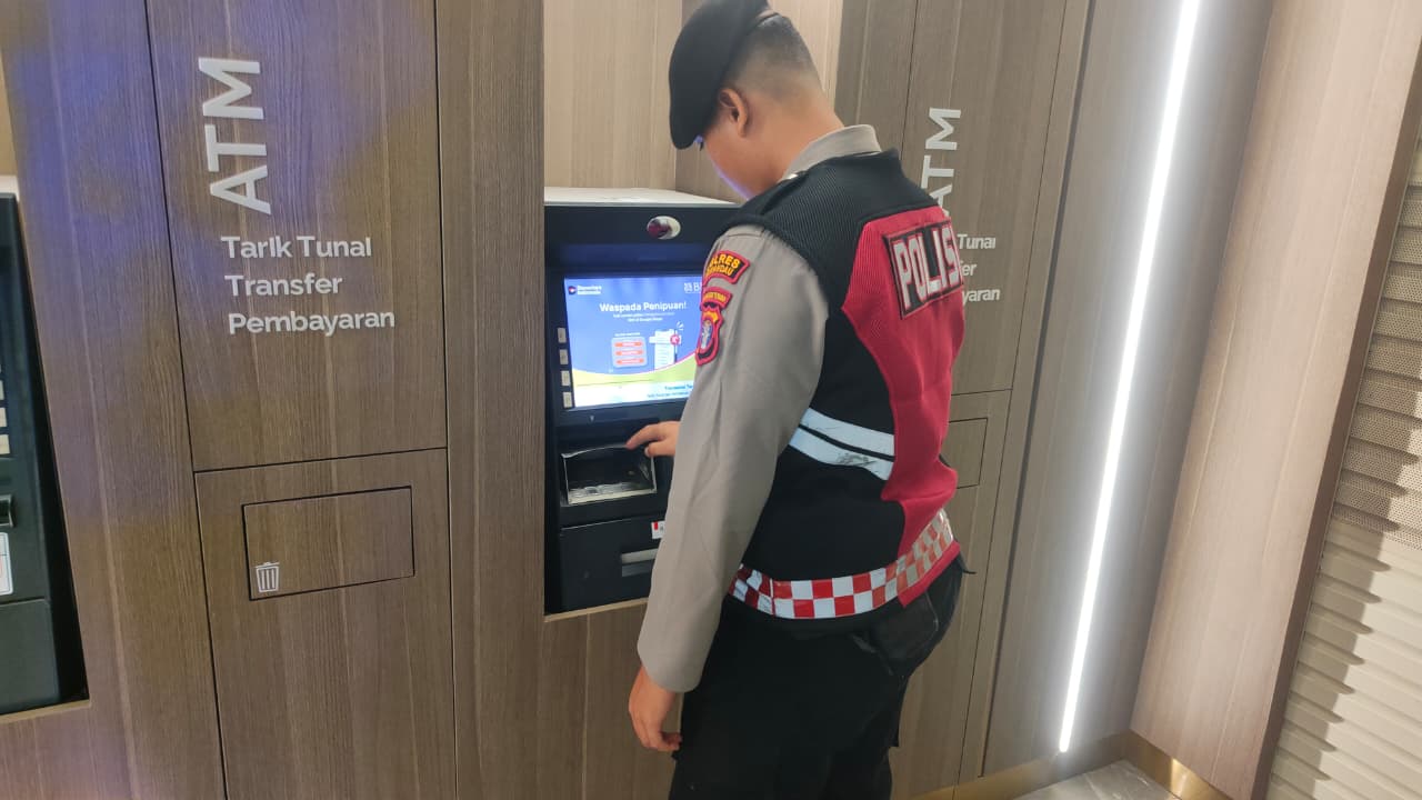 Piket Samapta melaksanakan Patroli di Objek-objek Vital Bank ATM