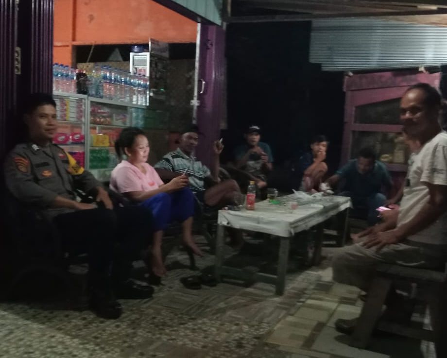 Bhabinkamtibmas Polsek Delang Sosialisasikan Tentang Layanan Hotline 110 kepada Masyarakat