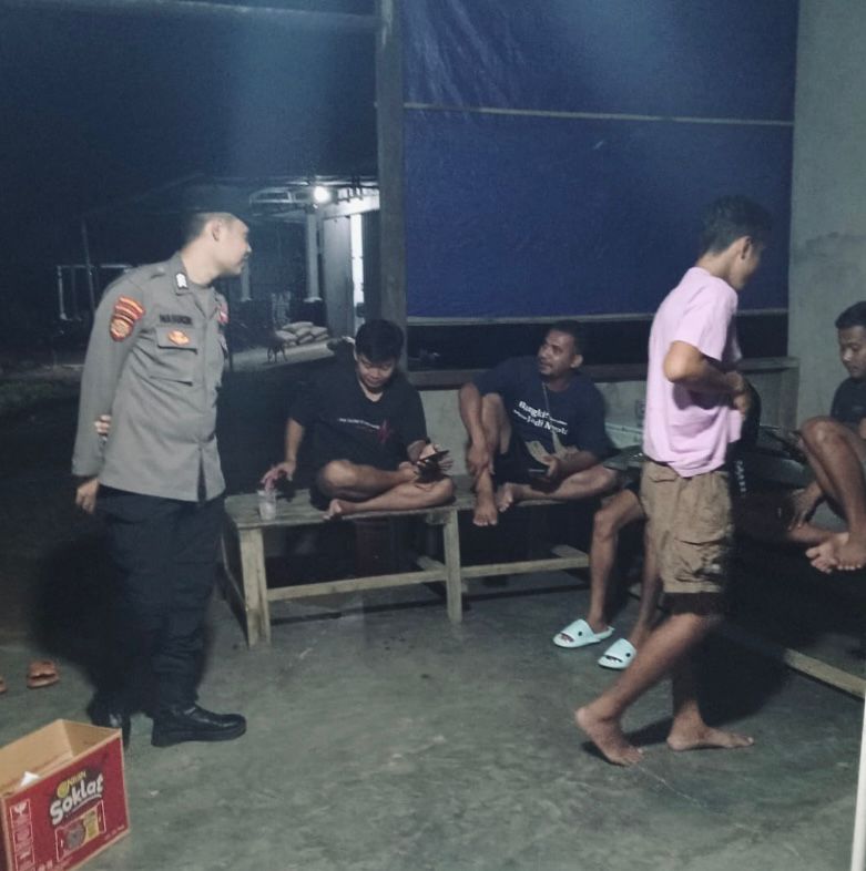 Piket Polsek Delang melaksanakan Silaturahmi ke warga masyarakat