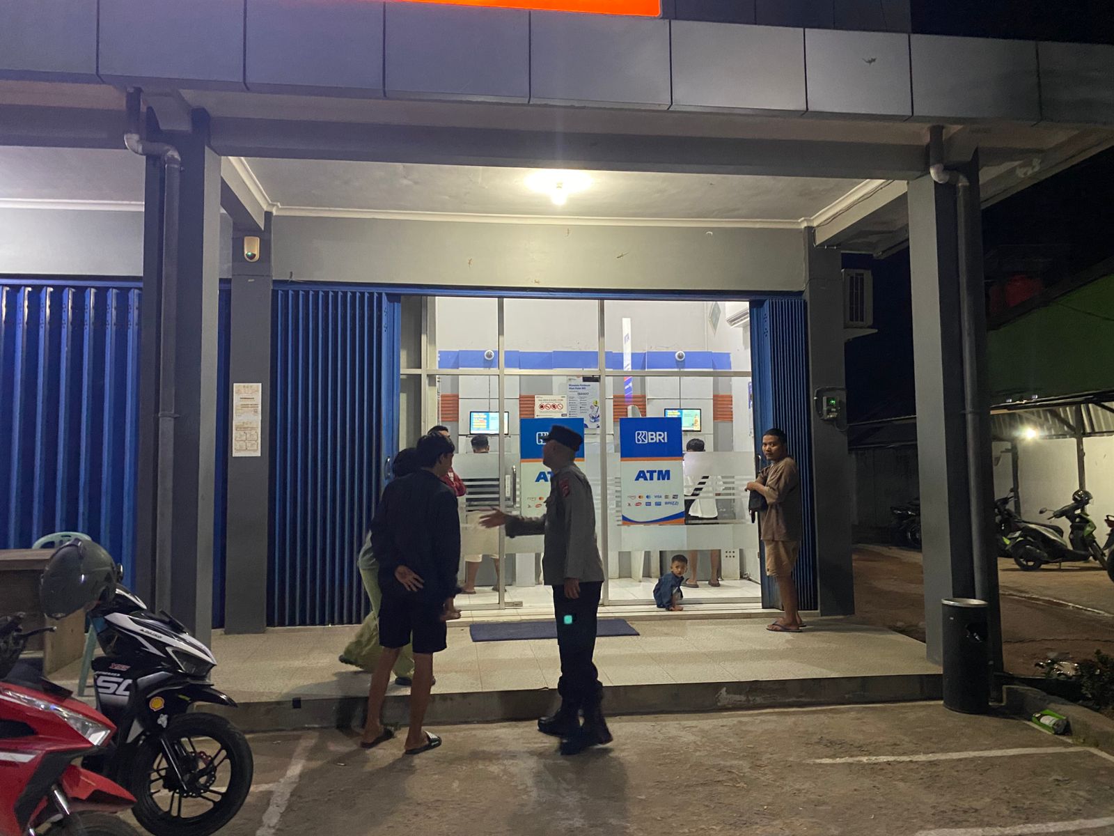 Piket Polsek Bulik melaksanakan sambang dan Silaturahmi kemasyarakat