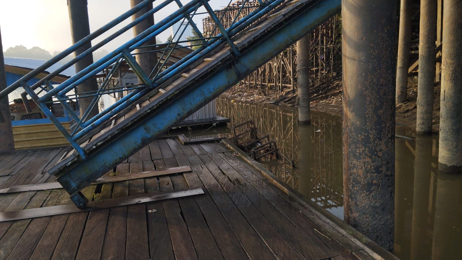 Piket Polsek Bulik Cek debit air di Kelurahan Nanga Bulik