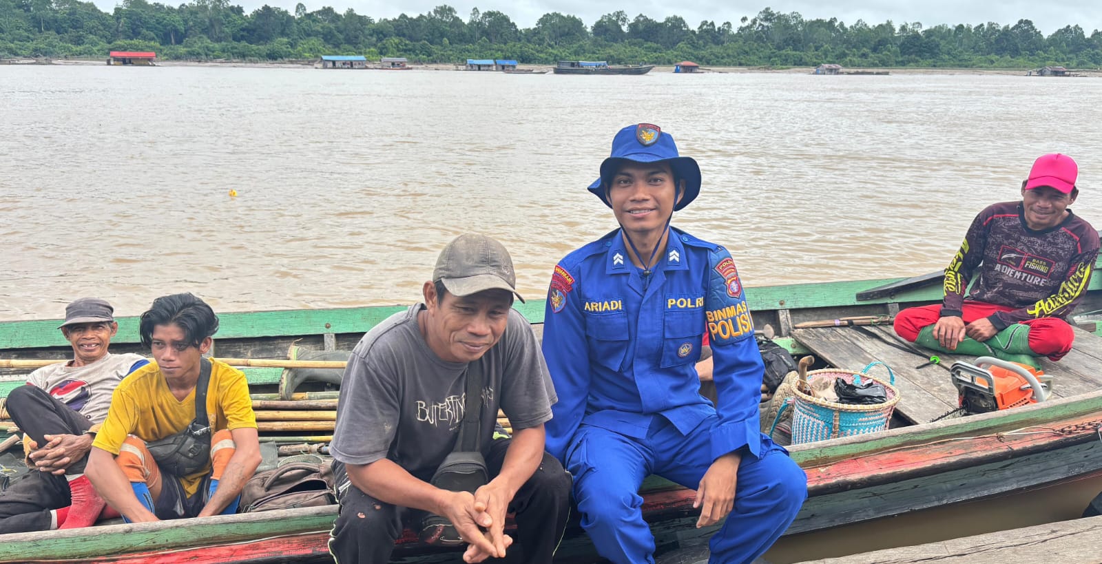 Polisi Rw Perairan dan Pesisir Ditpolairud Polda Kalteng Sambangi Warga, Sampaikan Himbauan Kamtibmas