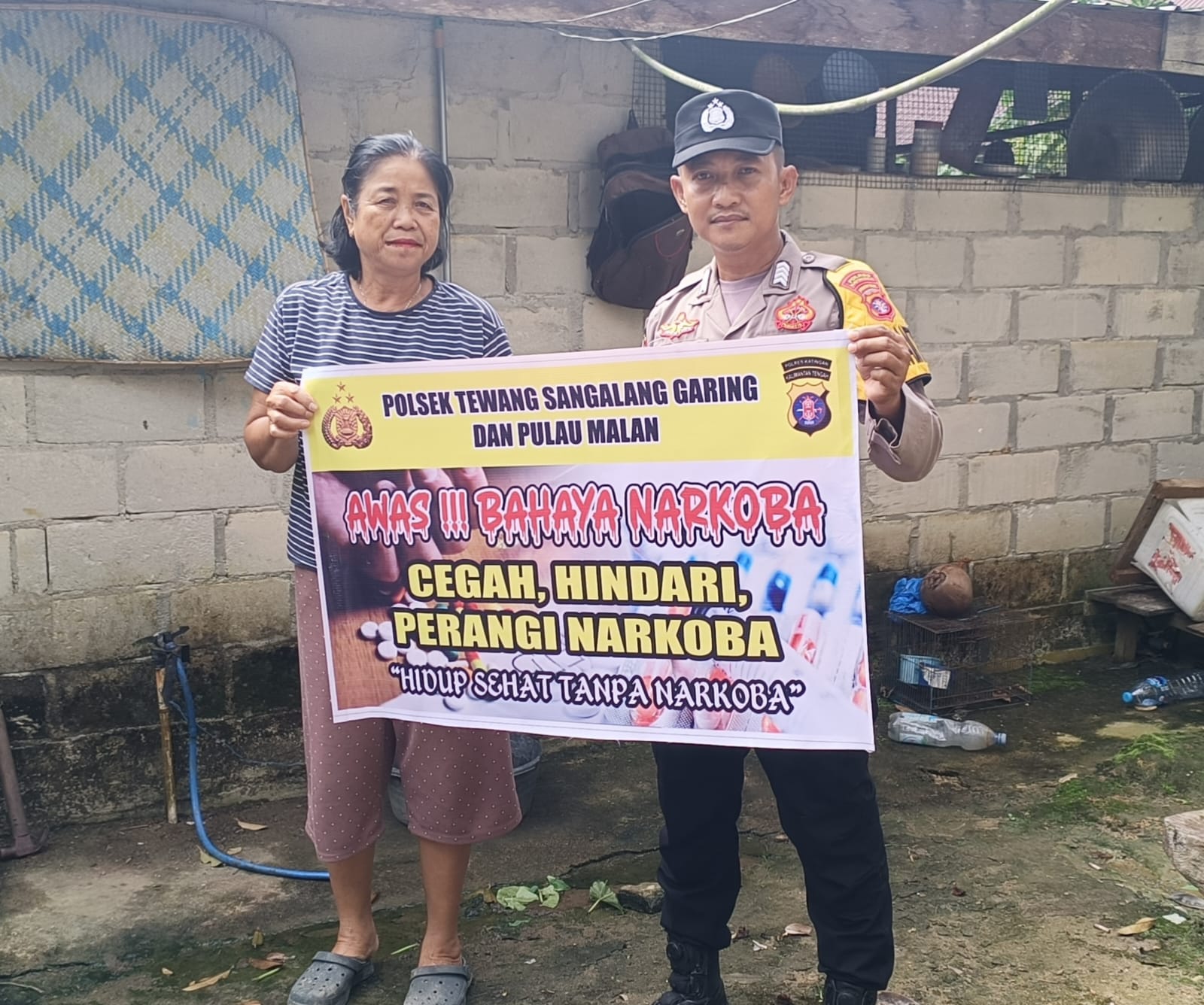 Melalui Media Spanduk, Polsek Tewang Sangalang Garing dan Pulau Malan Imbau Warga Tidak Terjerumus  Penyalahgunaan Narkoba.