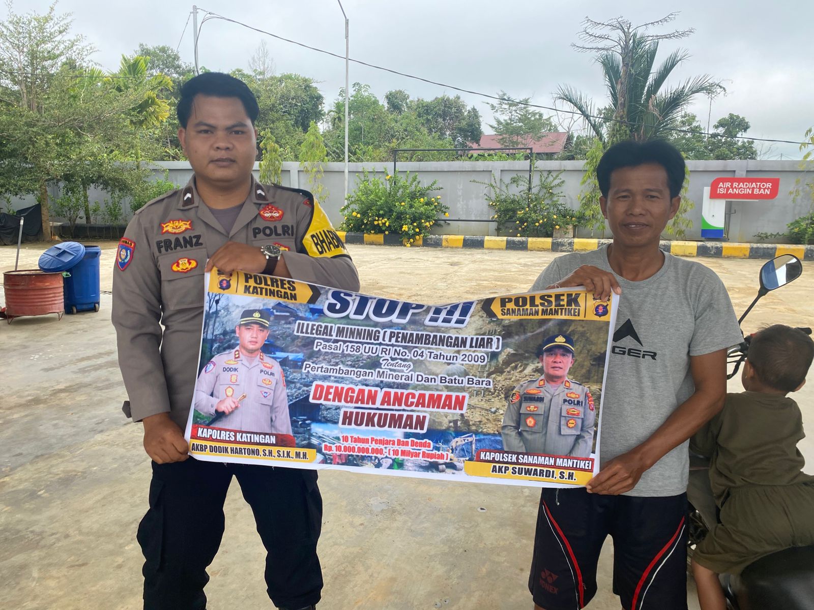 Bhabinkamtibmas Desa Tumbang Kaman Sosialisasi tentang larangan Illegal Mining.