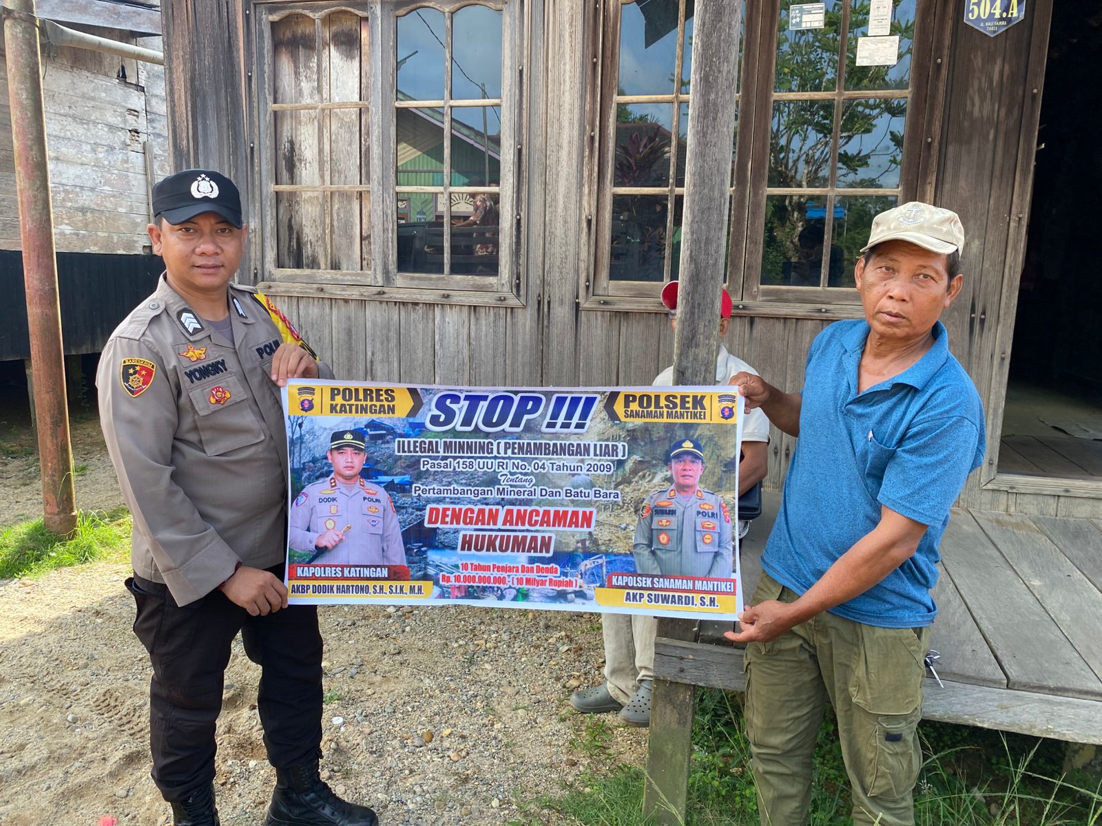 Bhabinkamtibmas Desa Tumbang Atei Sosialisasi tentang larangan Illegal Mining.