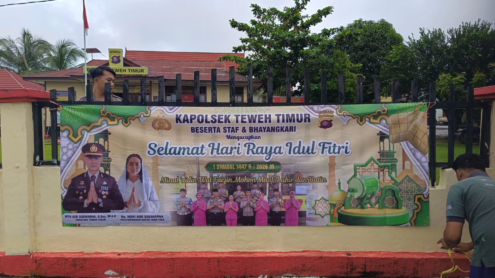 Polsek Teweh Timur Pasang Spanduk “Marhaban Ya Ramadhan”, Wujud Kedekatan Polri dengan Masyarakat
