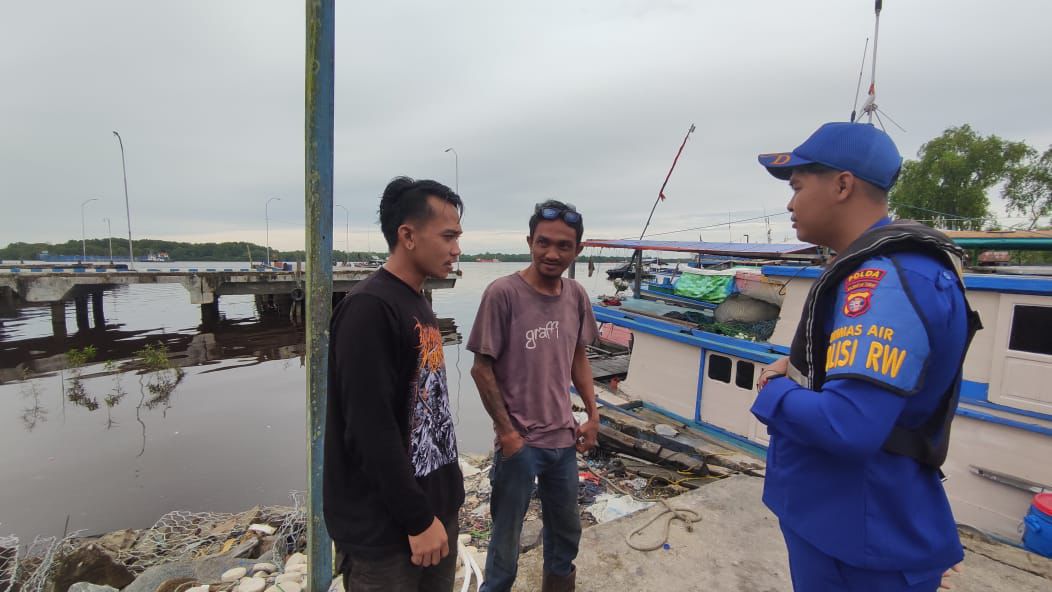 Polisi RW Berikan Imbauan Kamtibmas Kepada Masyarakat Desa Sai Kapitan di Das kumai.