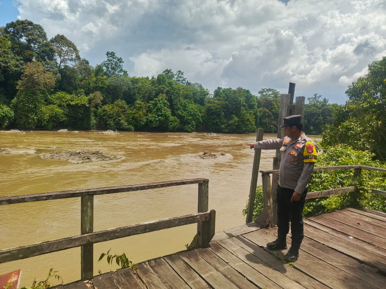 Piket Polsek Cek Debit Air Sungai Lamandau