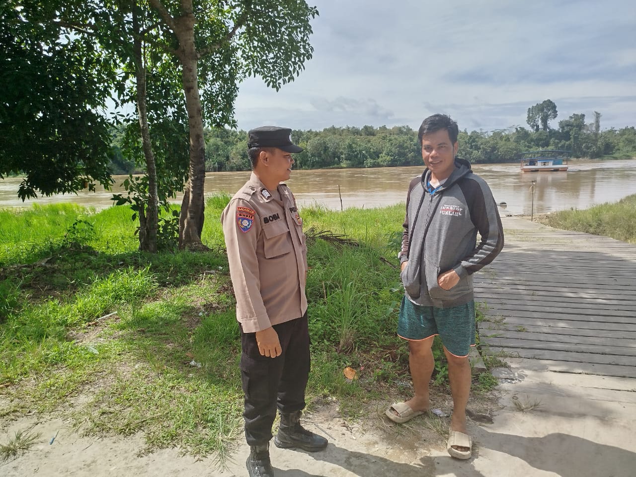 Dengan Patroli Dialogis, Polsek Tewang Sangalang Garing dan Pulau Malan Berikan Rasa Aman Kepada Masyarakat