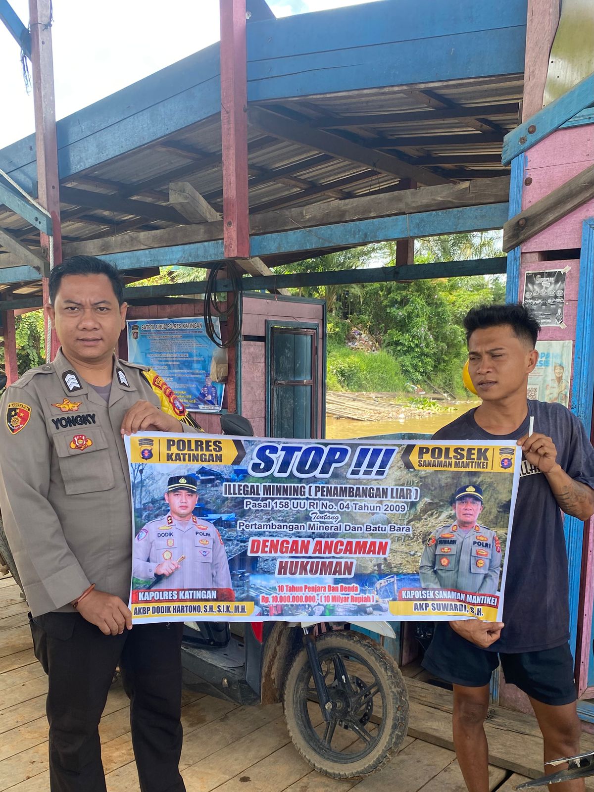 Bhabinkamtibmas Desa Tumbang Atei Sosialisasi tentang larangan Illegal Mining.