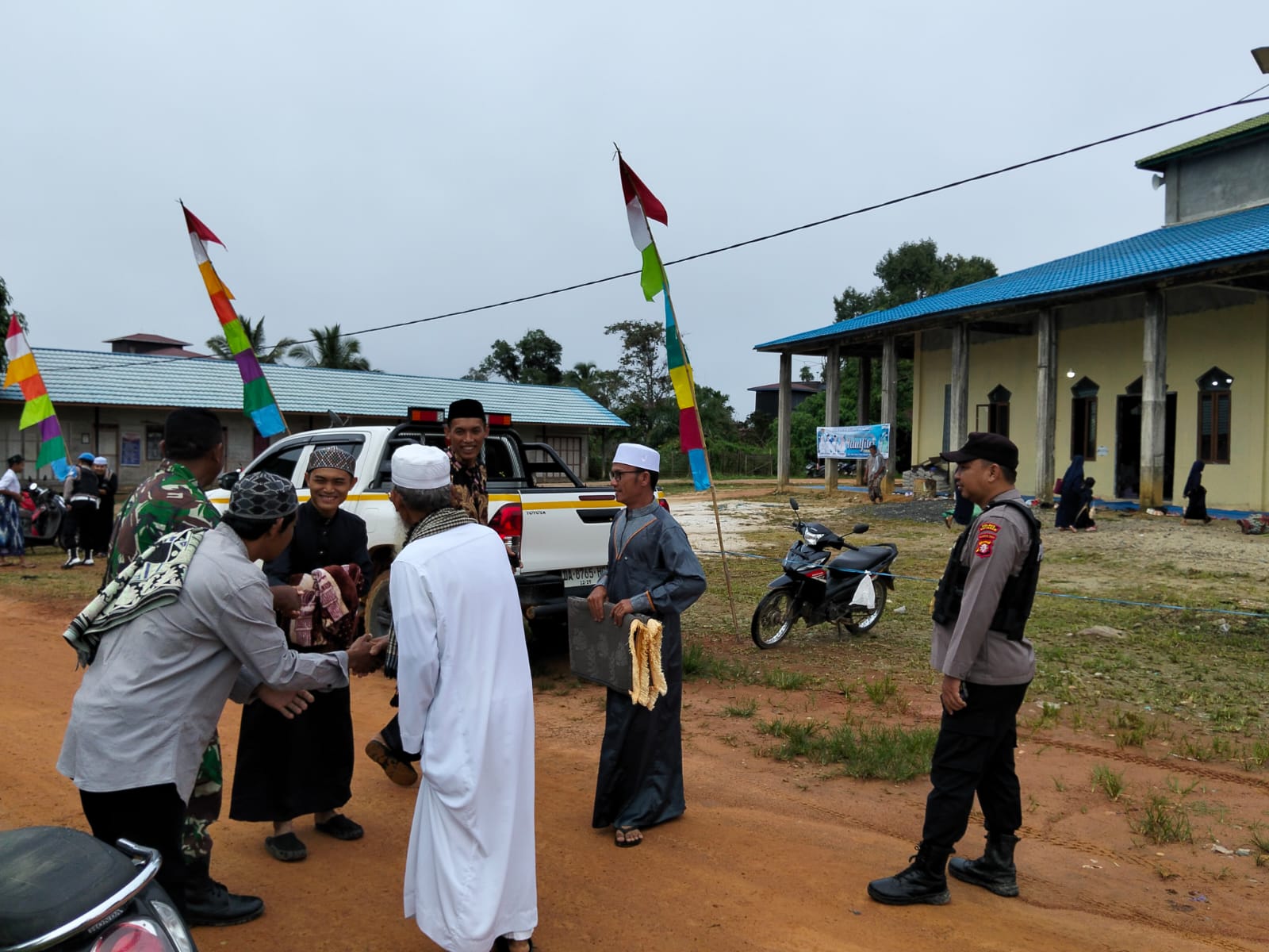 *Polsek Marikit Bersinergi dengan Koramil Amankan Salat Id 1447 H: Aman dan Tertib*