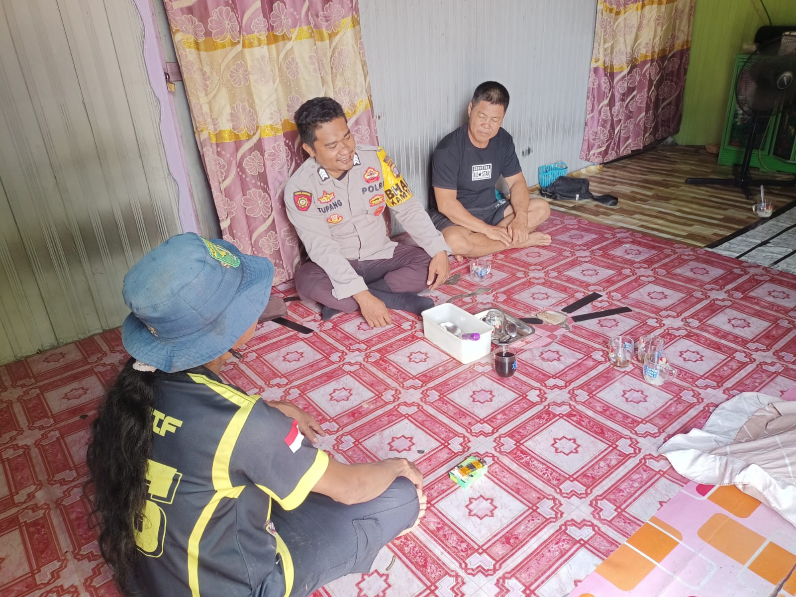 ‎Cooling System Piket Polsek Marikit Sambang warga binaandi Kec Marikit.