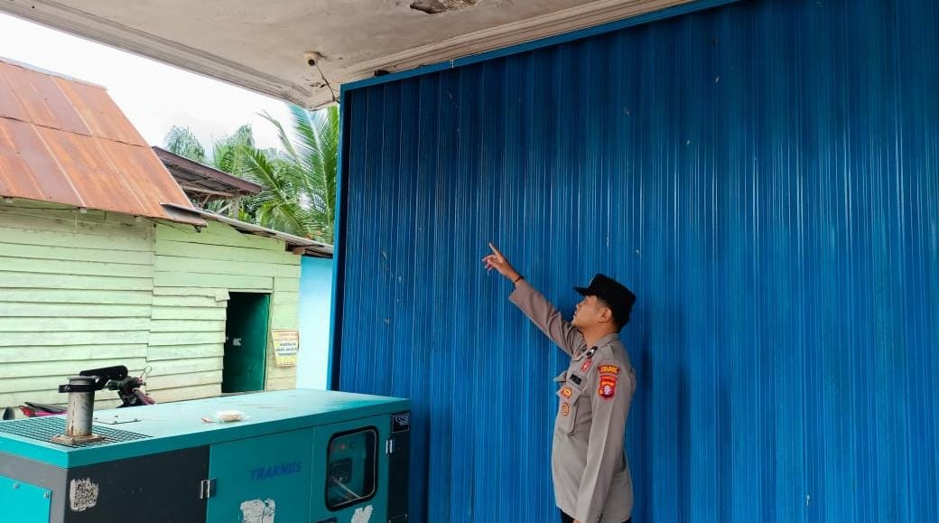 Anggota Polsek Sematu Jaya yang di pimpin langsung, Aipda Erizki melaksanakan patroli dialogis di Megamart Kecamatan Sematu Jaya guna memelihara siskamtibmas di wilayah Hukum Polsek Sematu Jaya.