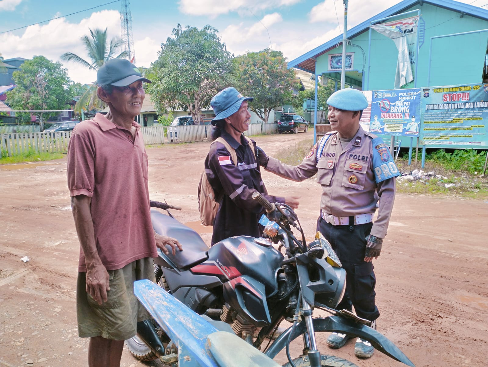 Patroli Siang Polsek Marikit: Hadir Melayani, Melindungi dan Mengayomi Masyarakat.