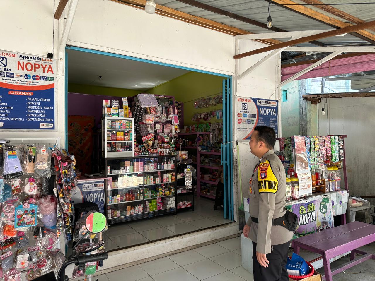 Dalam Rangka Mendukung Program Pemerintah, Bhabinkamtibmas Desa Kampung Melayu Polsek Mendawai Cek Lokasi Pemanfaatan Lahan Pekarangan Warga