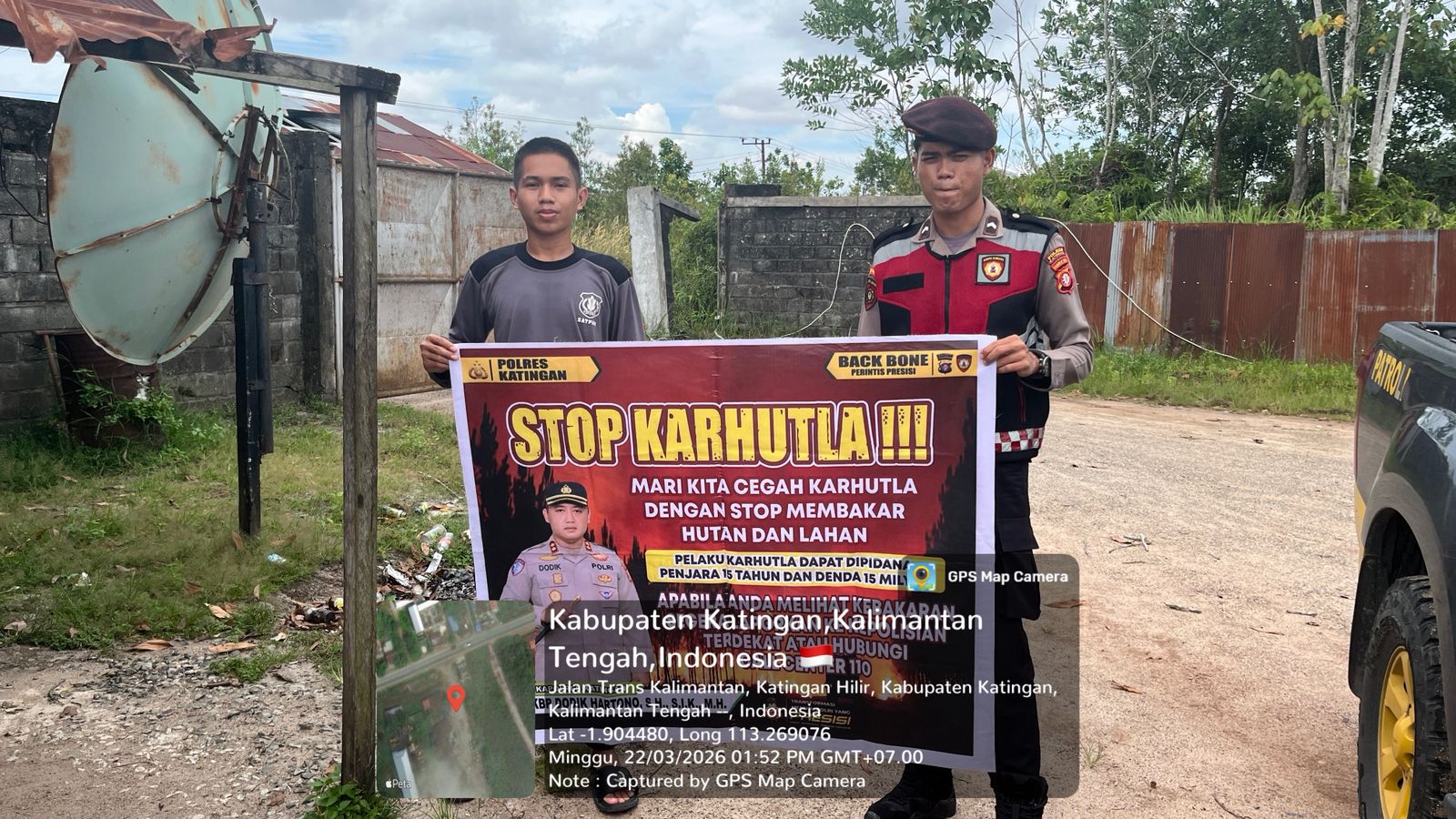 Personel Samapta Polres Katingan Sosialisasikan Pencegahan Karhutla kepada Masyarakat Desa Hampalit.