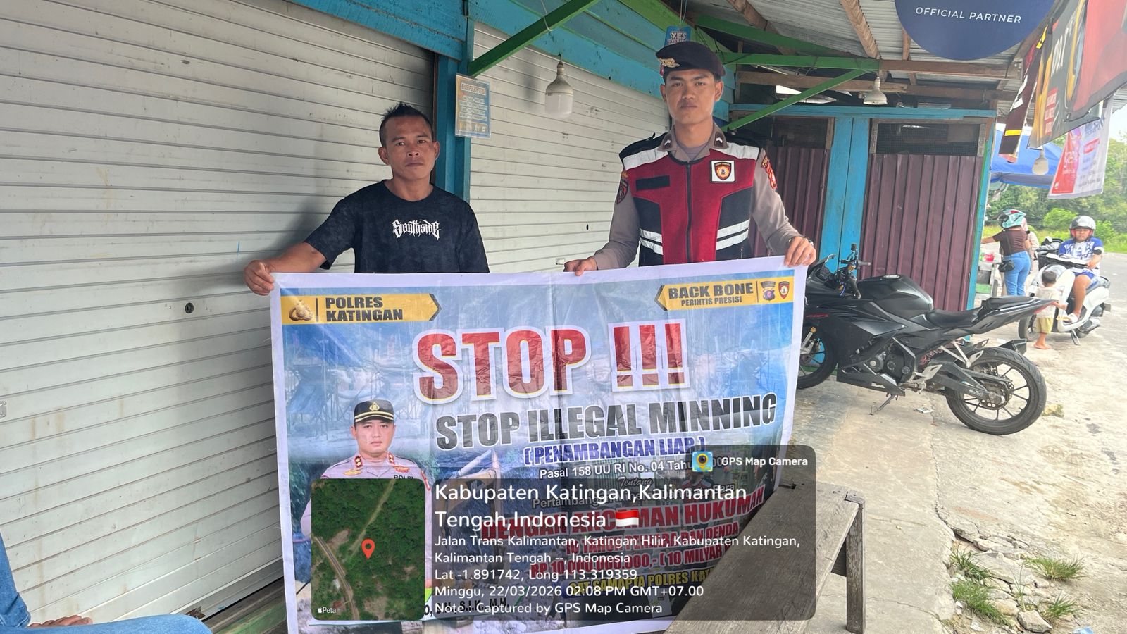 Personel Samapta Polres Katingan Sosialisasikan Larangan Ilegal Mining kepada Masyarakat.