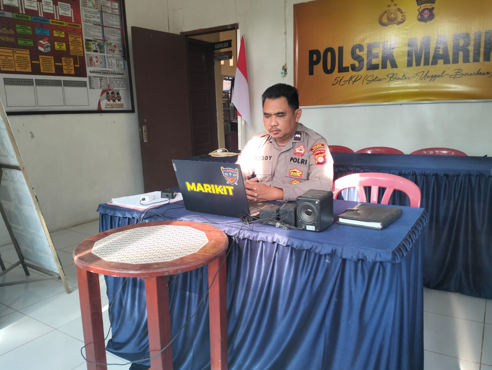 Personel Polsek Marikit Mengikuti Bimbingan Rohani (Bimroh) Melalui Zoom Meeting.