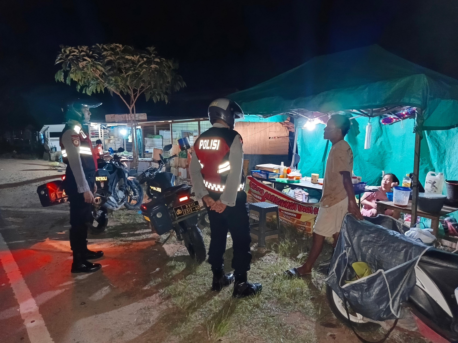 Piket Polsek Delang Sambangi Pedagang, Jalin Kedekatan dengan Masyarakat
