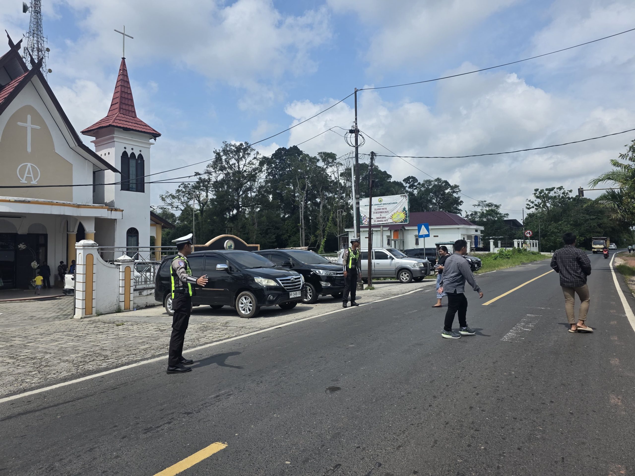 Satlantas Polres Katingan Jaga Keamanan Pada Kegiatan Ibadah Di Gereja