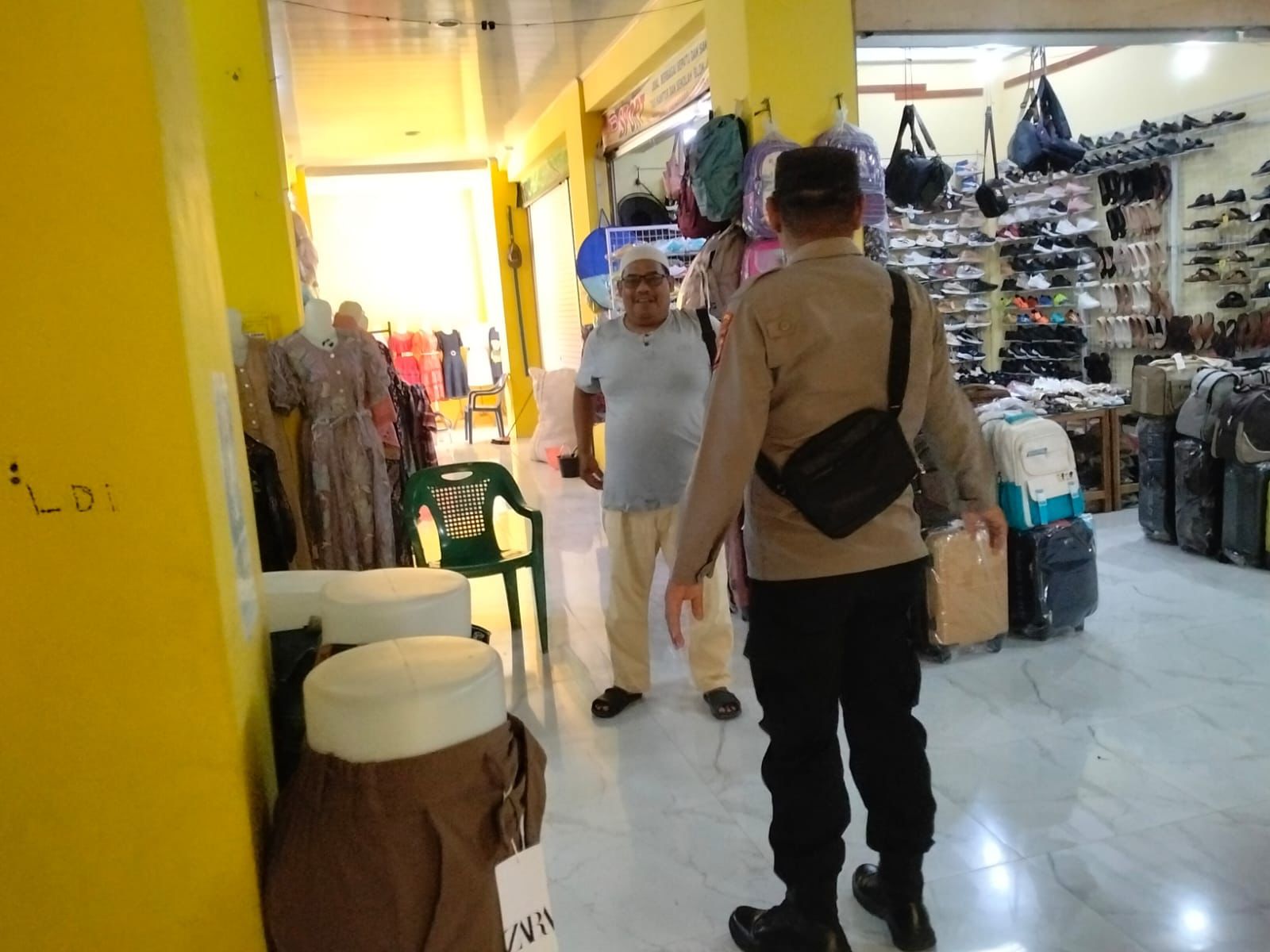 Piket Polsek Bulik melaksanakan sambang dan Silaturahmi kemasyarakat