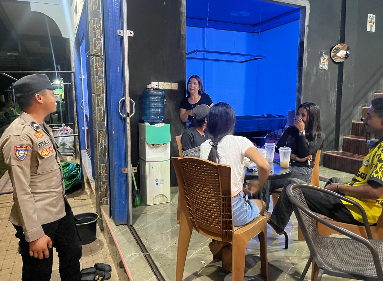 Personel Piket Polsek Lamandau Sambangi Warga, Sampaikan Imbauan Harkamtibmas