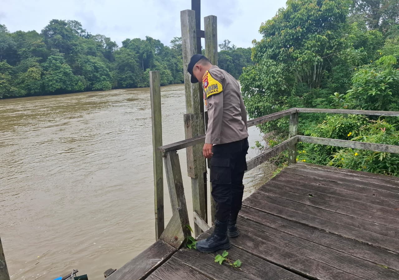 Piket Polsek Cek Debit Air Sungai Lamandau