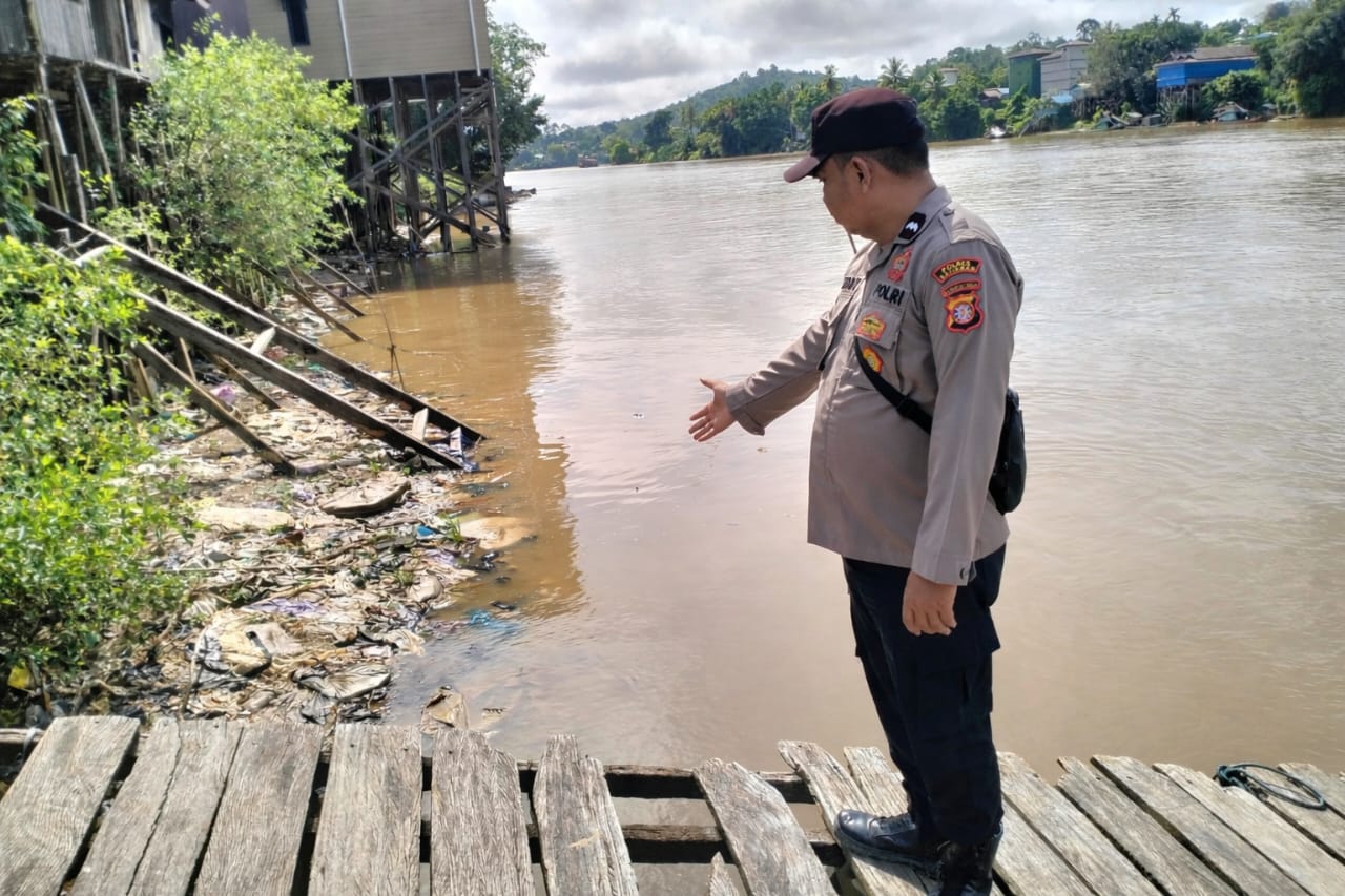 Polsek Marikit Pantau Situasi ketinggian Debit air di Das Katingan untuk antisipasi bencana Banjir.