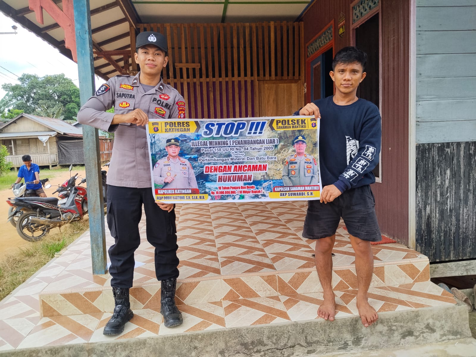 BA Polsek Sanaman Mantikei Desa Tumbang Kaman Sosialisasi tentang larangan Illegal Mining.