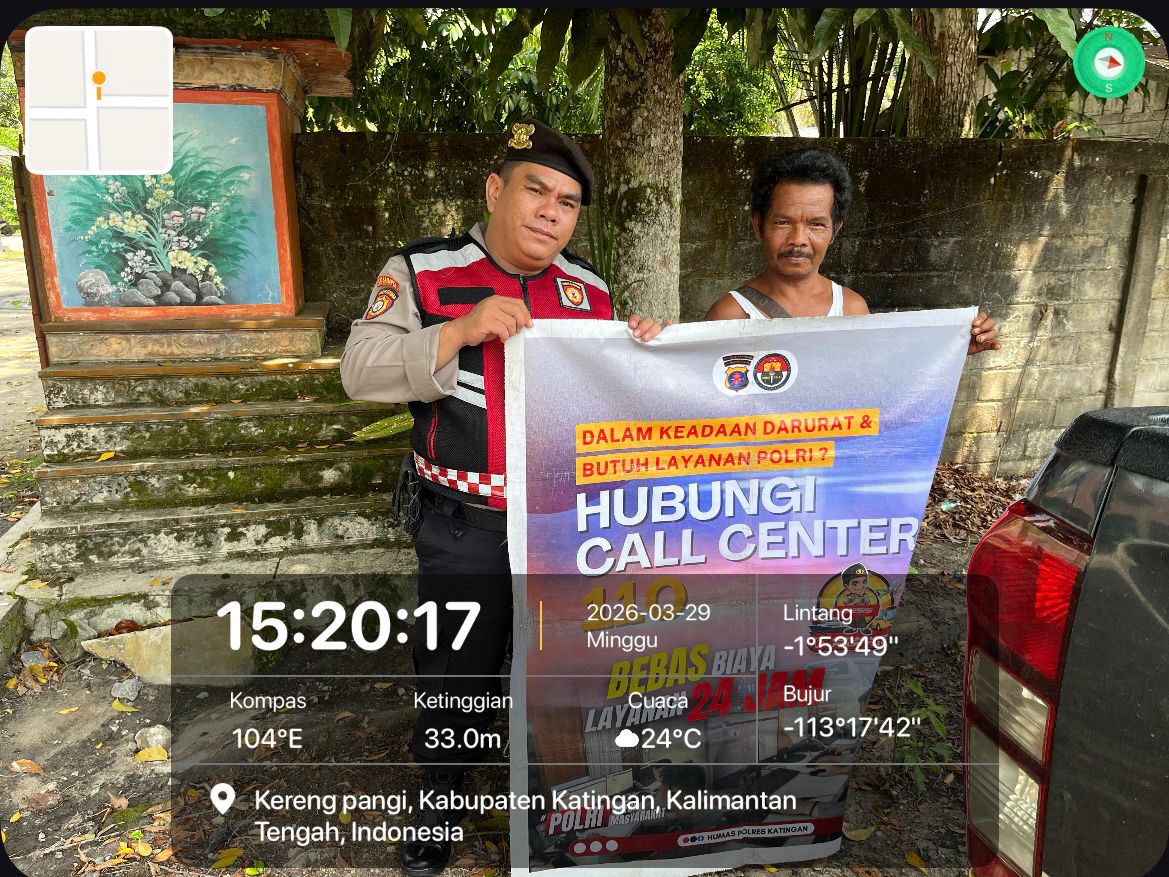 Personel Samapta Polres Katingan Sosialisasikan Call Center 110 Polri kepada Masyarakat Desa Hampalit olehPersonel Samapta Polres Katingan.
