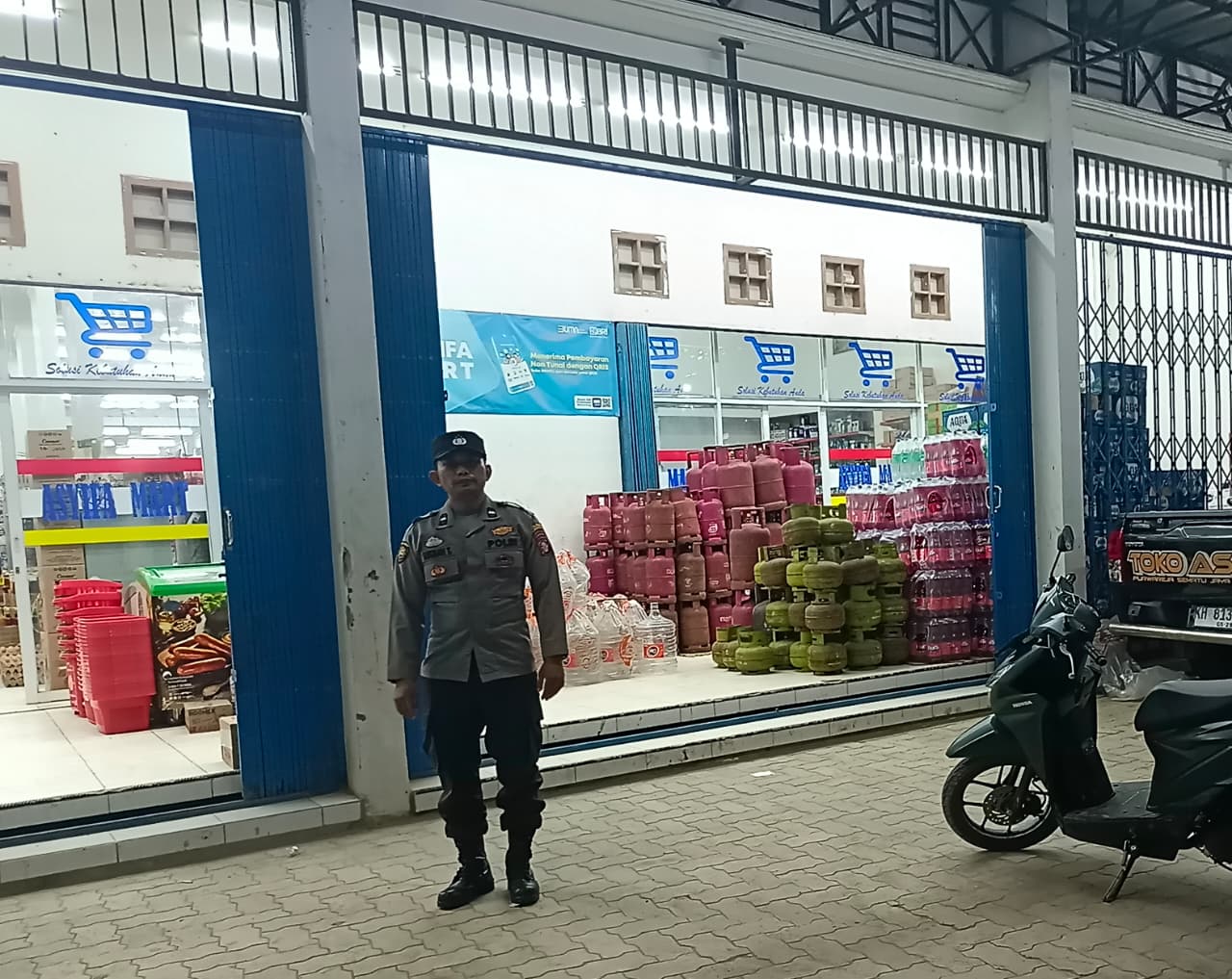 Cegah Gangguan Kamtibmas, Piket Polsek Sematu Jaya Patroli ke Pertokoan