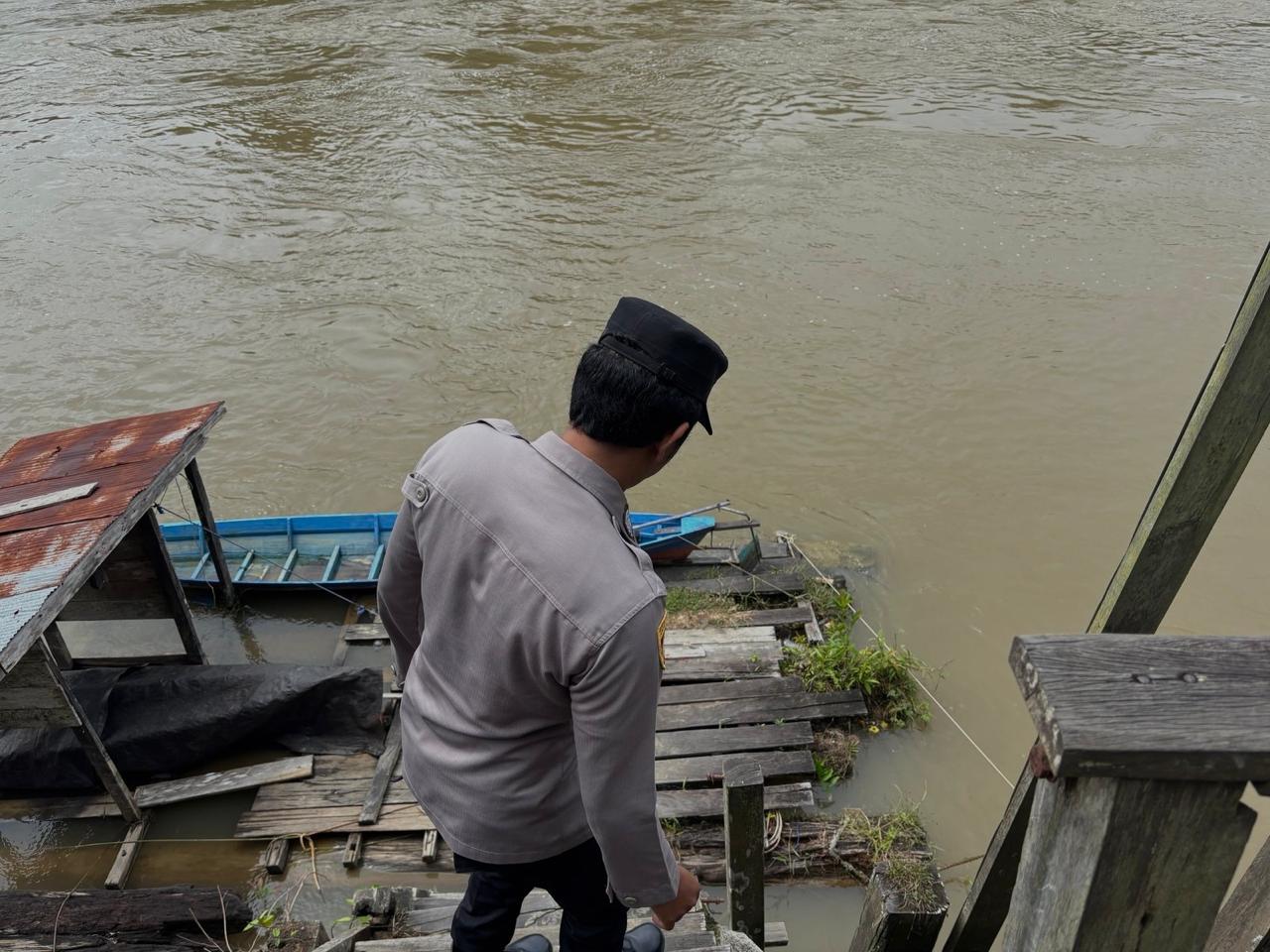 Piket Polsek Cek Debit Air Sungai Lamandau