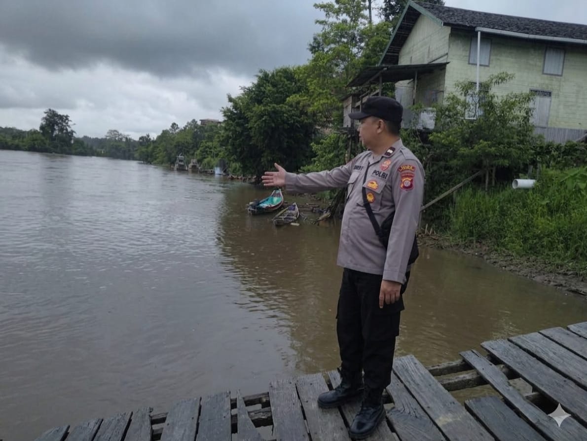 Polsek Marikit Pantau Situasi ketinggian Debit air di Das Katingan untuk antisipasi bencana Banjir.