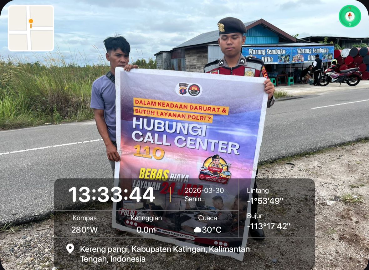 Personel Samapta Polres Katingan Sosialisasikan Call Center 110 Polri kepada Masyarakat Desa Hampalit olehPersonel Samapta Polres Katingan.