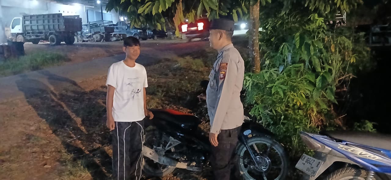 Jalin Kedekatan, Personel Polsek Lamandau Sambangi kerumah Warga