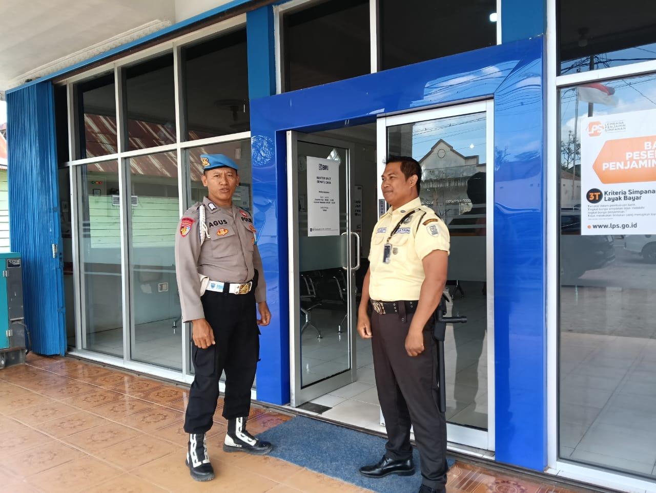 Piket Polsek Patroli dan Silaturahmi dengan Satpam Bank BRI